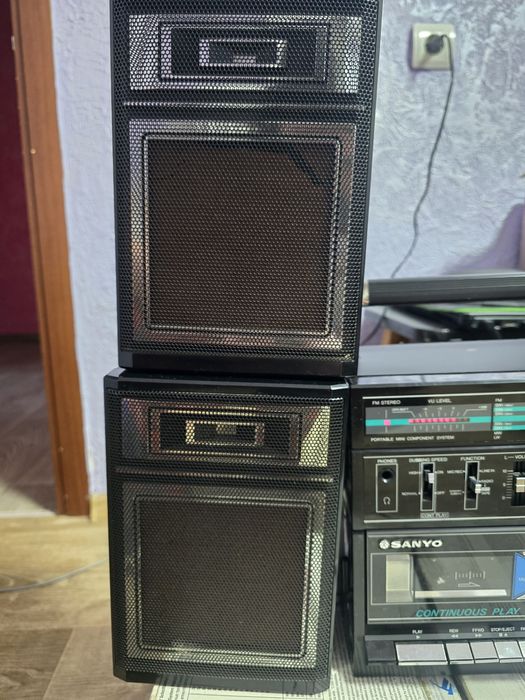 Продам магнитолу SANYO MTW 5 
Двухкассетный магни