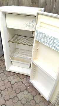 Холодильник DNEPR, в чистом рабочем состоянии.