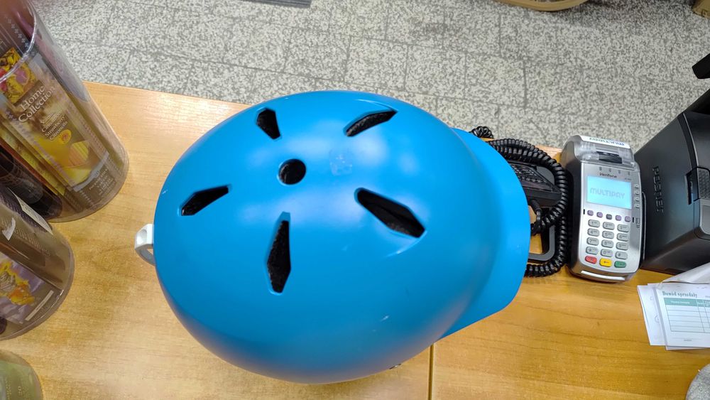 Kask snowboardowy BERN ( rozmiar S/M )