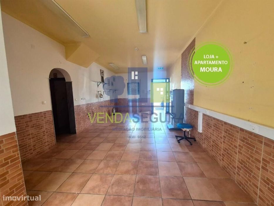 Loja + Apartamento T1 | Zona da Salúquia | Moura