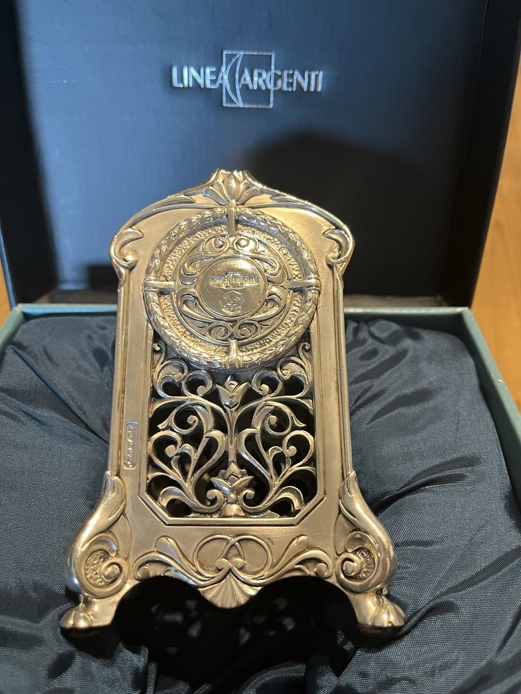 Relógio de mesa em prata