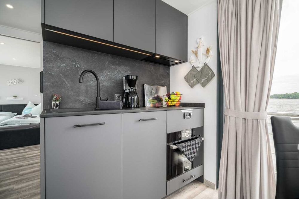 Katamaran Independent 12x4.5m