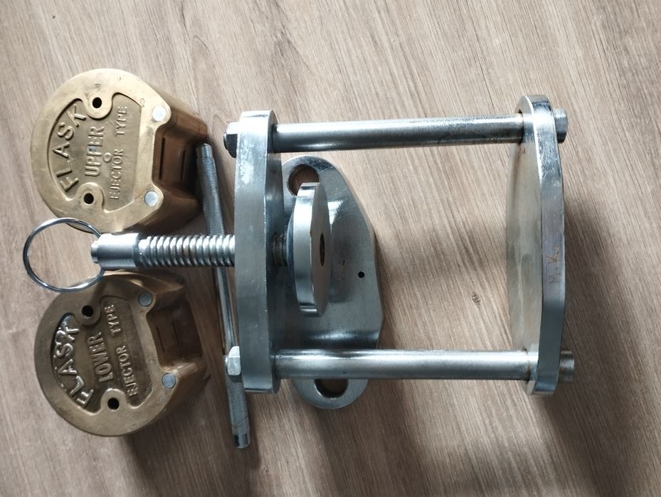 Puszki polimeryzacjne protetyczne z ramką