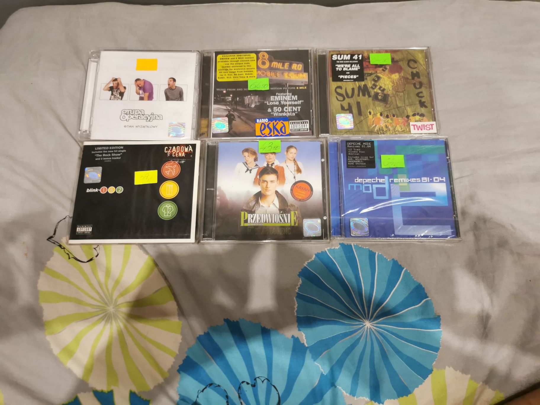 Płyty CD w foliach