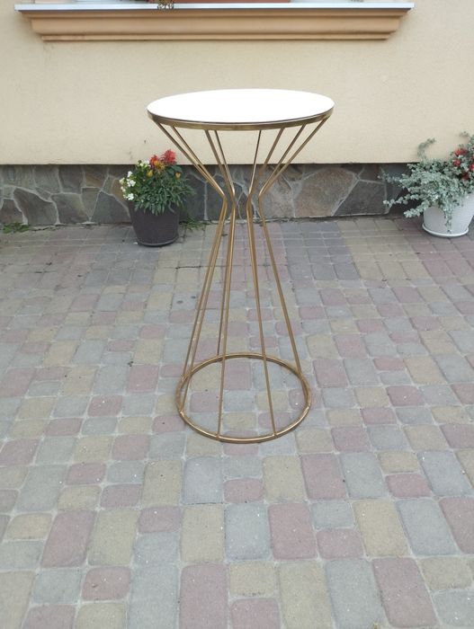 Столик для фотозон