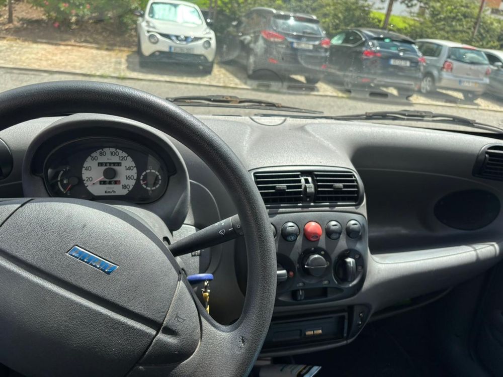 Fiat SEICENTO cinzento