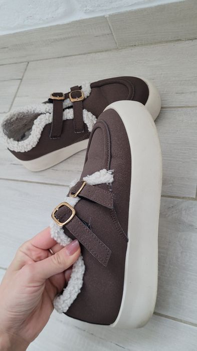 Терміново Жіноче  тепле взуття