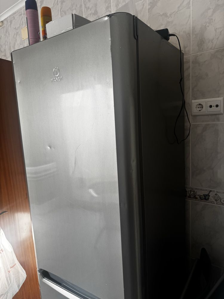 Frigorifico INDESIT ( Leia descrição )