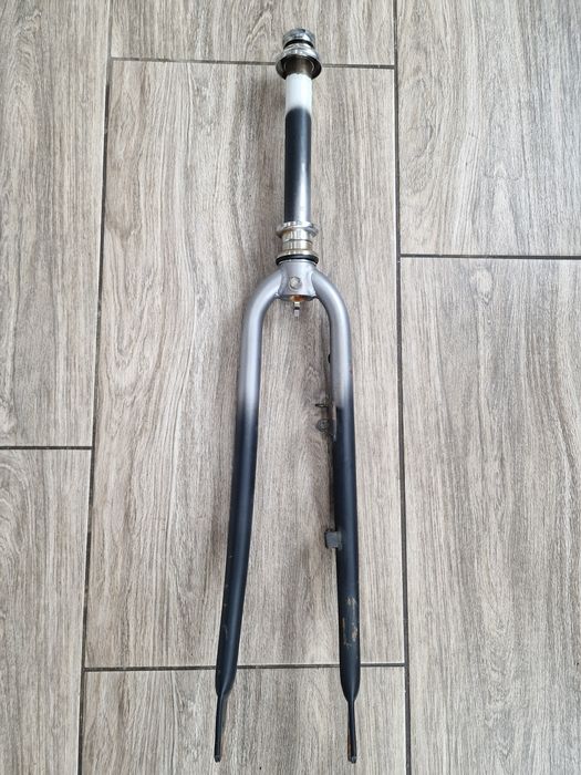 Widelec rowerowy przedni sztywny pod koła 28 cali