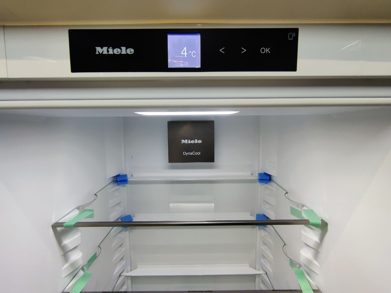 Суцільний вбудований холодильник Miele™ K7733E. 2023рік. Без морозилки