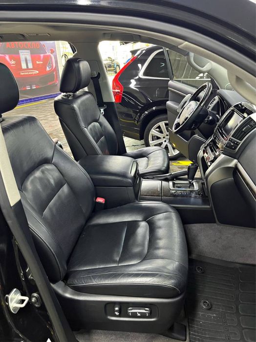 Тойота крузак 200 майже новий, можливий обмін на нерухомість в центрі