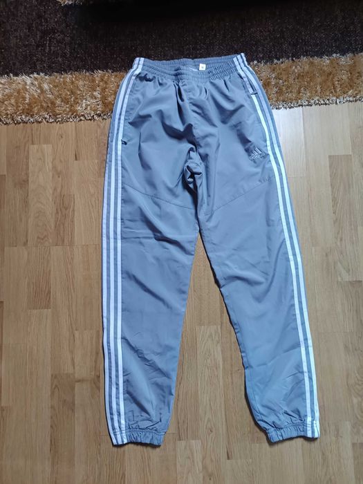 Casacos, calças, t-shirt Adidas