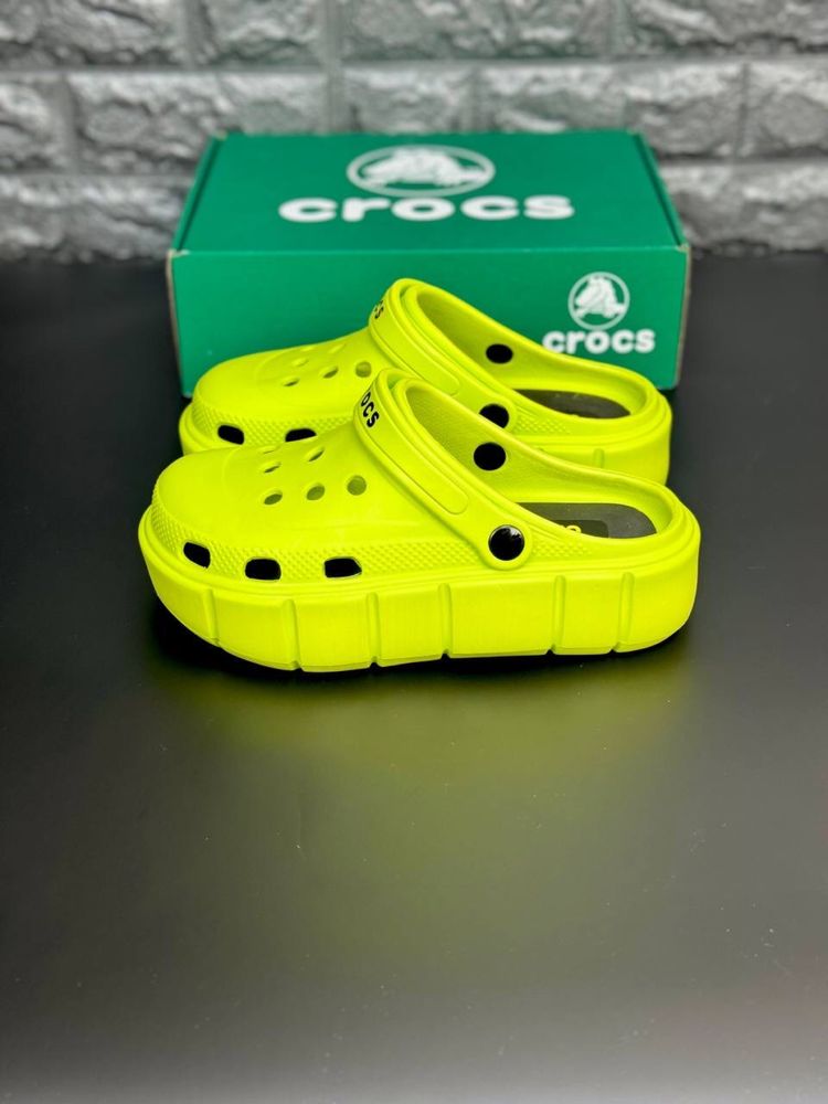 Шлепанцы Crocs женские Пляжные яркие шлепки тапочки кроксы сабо