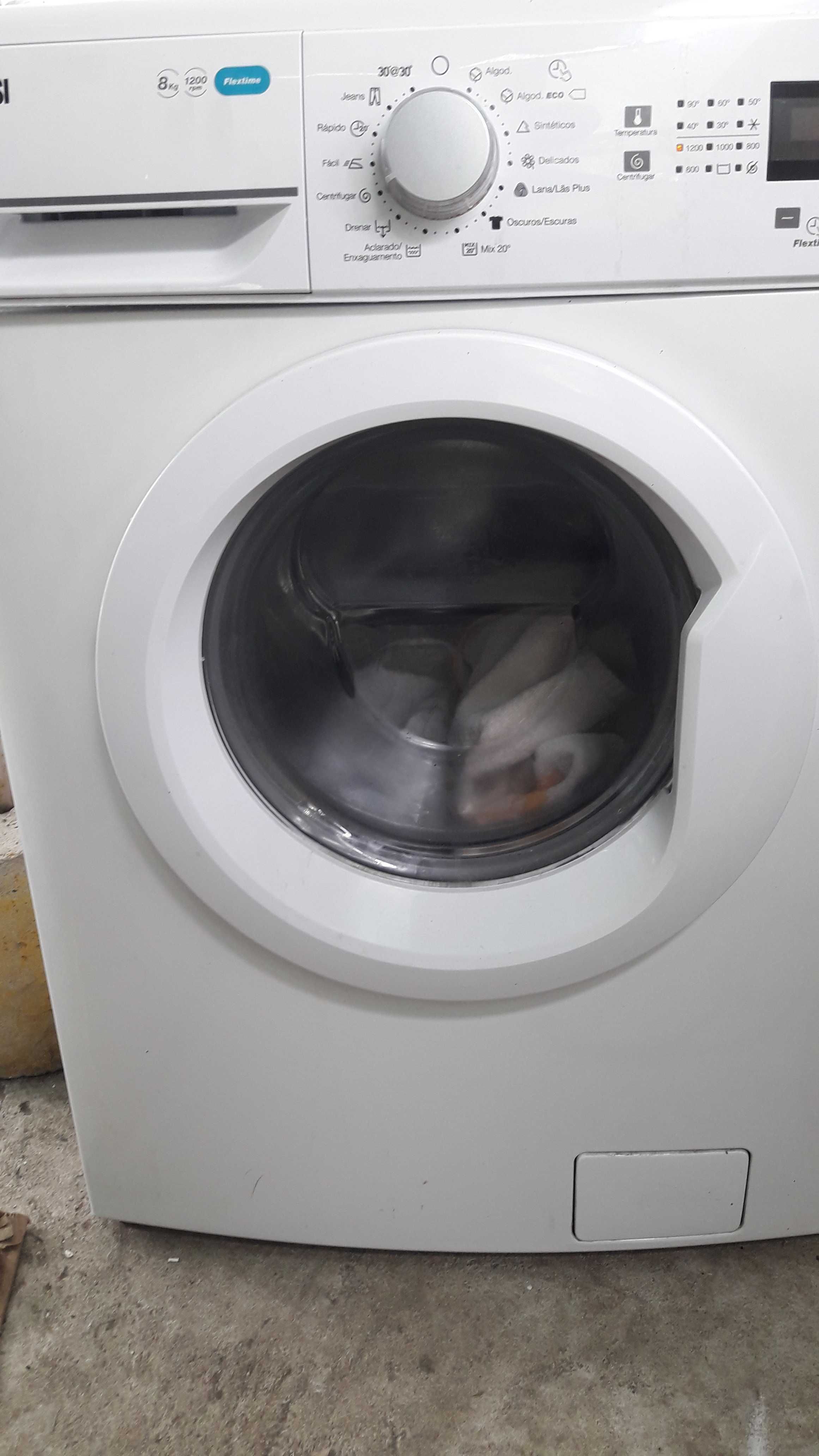 Exelente maquina de lavar roupa zanussi 8k 1200 rot