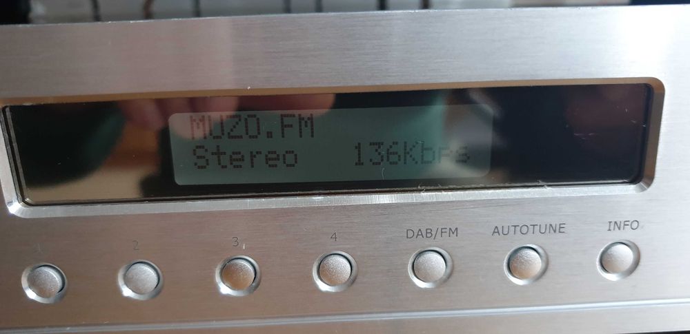 Wieża srebrna DAB FM DVD CD wzm. 2x100W + pilot