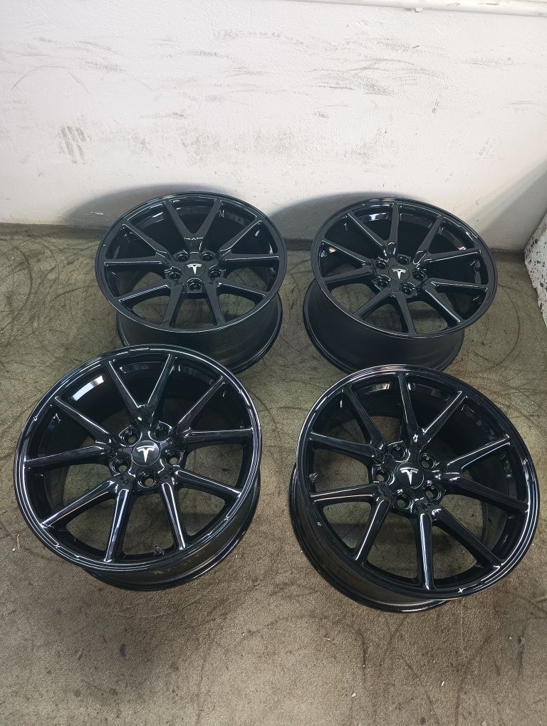 Felgi aluminiowe Tesla  ET 40 8,5jx18" 5x114,3 czujniki