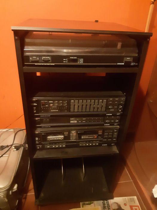 Aparelhagem c/ Giradiscos e móvel Singer