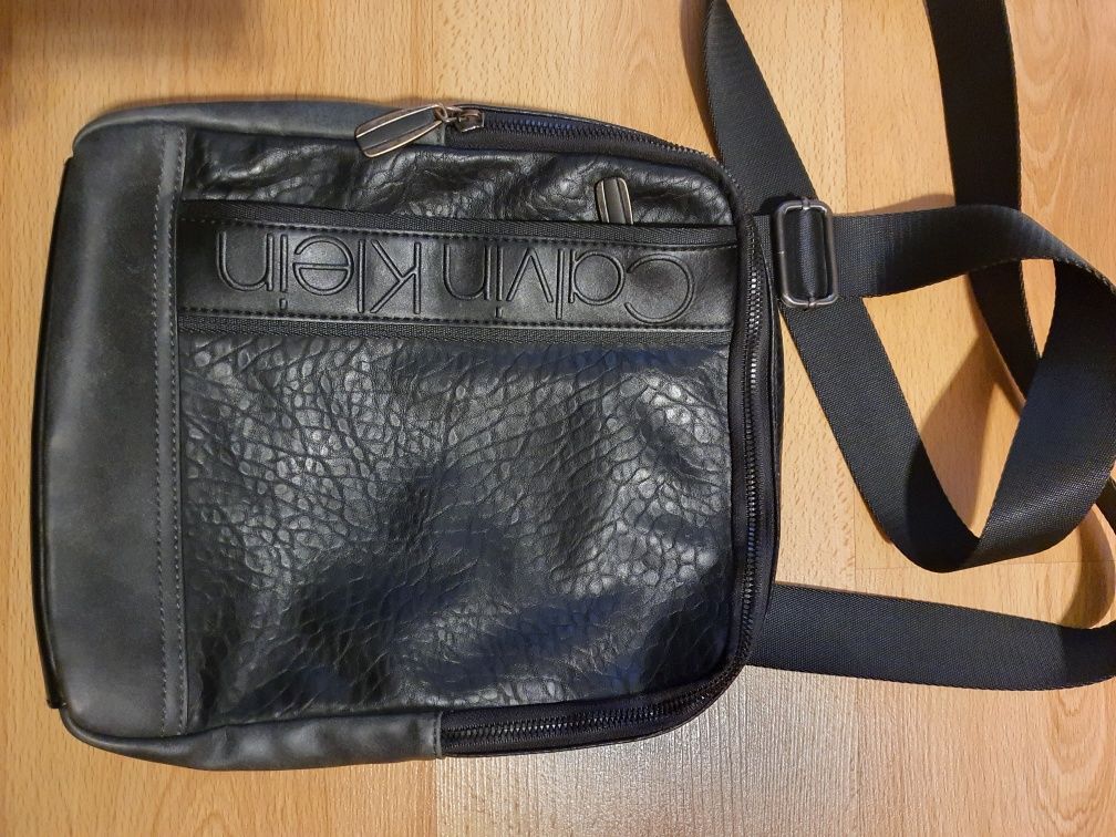 Saszetka torebka na ramię Calvin Klein 30/25/6cm, ładny stan