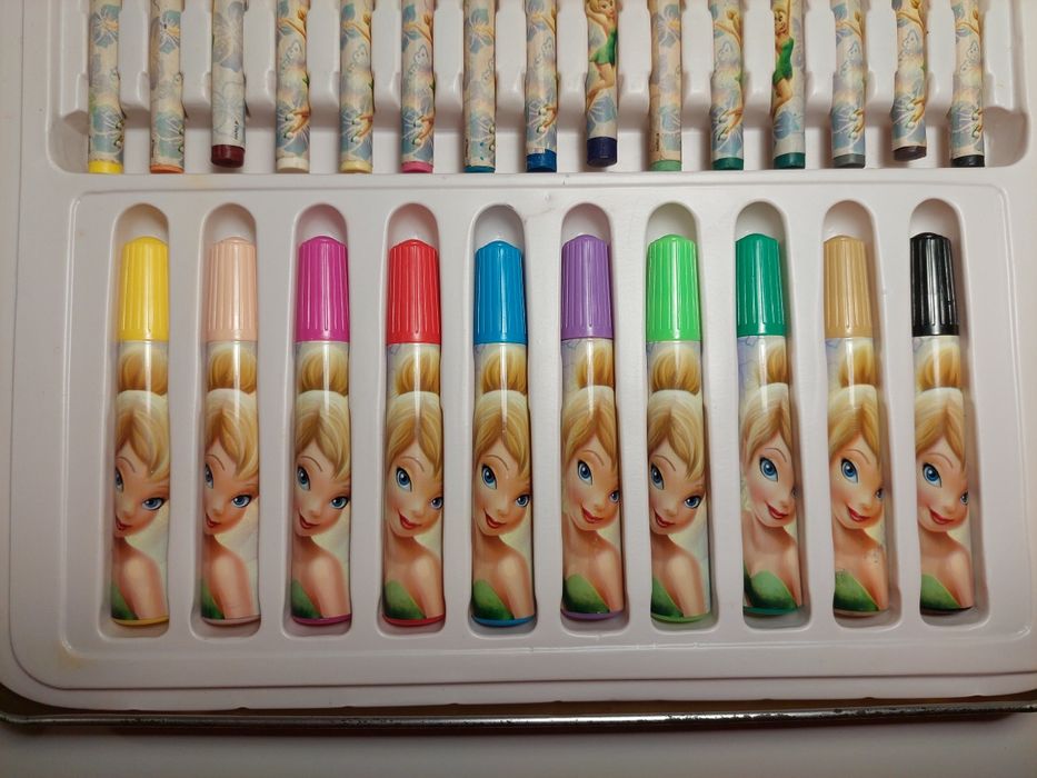 Conjunto de material escolar da Disney