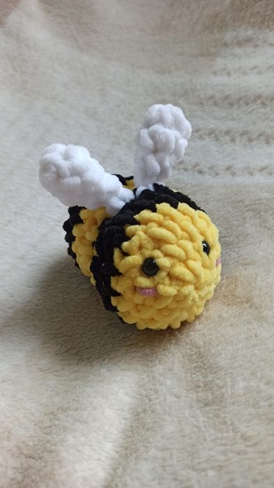 Pluszowa pszczółka handmade