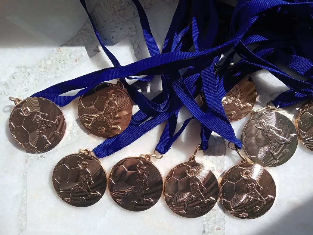 medal sportowy piłkarski nowy