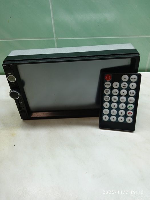 Автомагнитола.Сенсорне управління