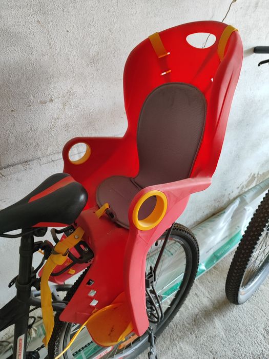 Дитяче крісло для велосипеда.