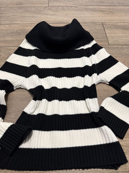 Bialło czarny golf firmy Lycra