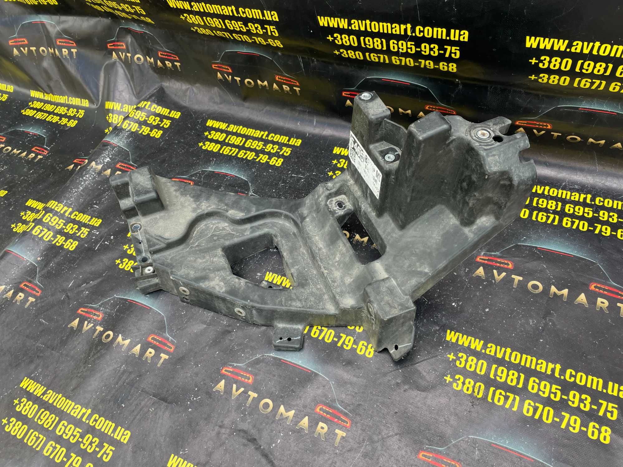 Кронштейн фары левый шахта Tesla mx 1043357-00-F Кронштейн фари