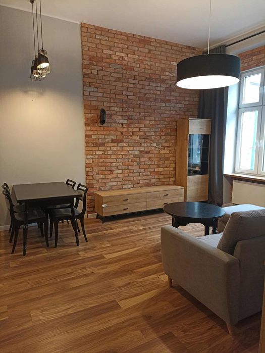 Wynajmę 3-pokojowe mieszkanie w centrum, garderoba, antresola, balkon