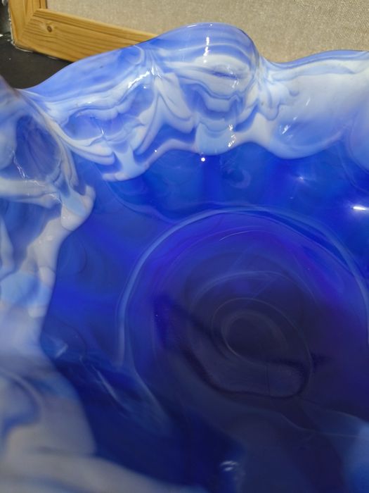 Centro de Mesa em Vidro Artístico - Azul Cobalto e Branco (Estilo Mura