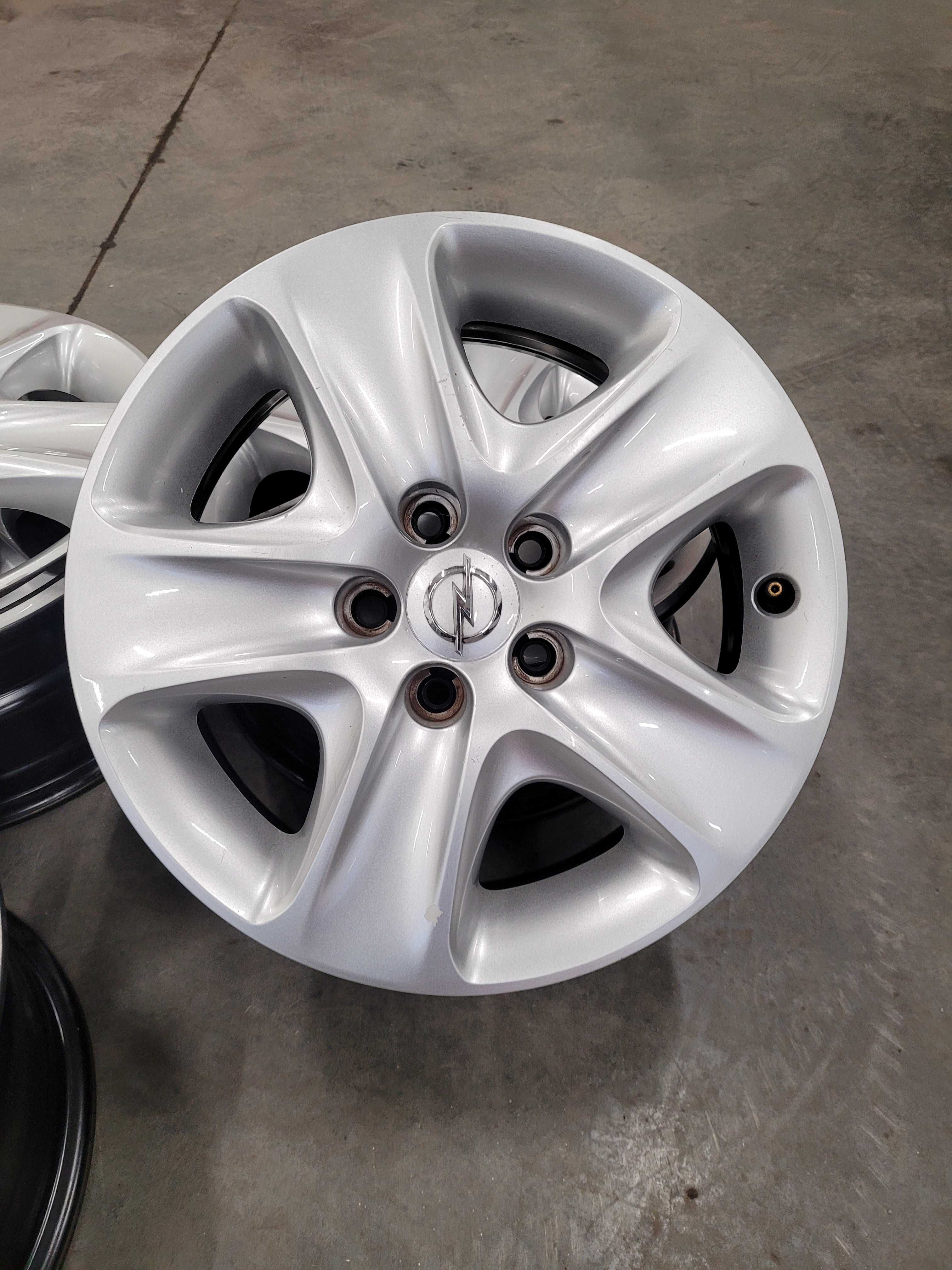 felgi stalowe strukturalne opel 5 x110 komplet r 16   kołpaki