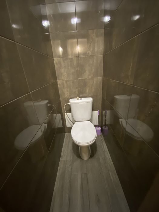 Центр! Трикімнатна покращеного планування з ремонтом. Сертифікат.