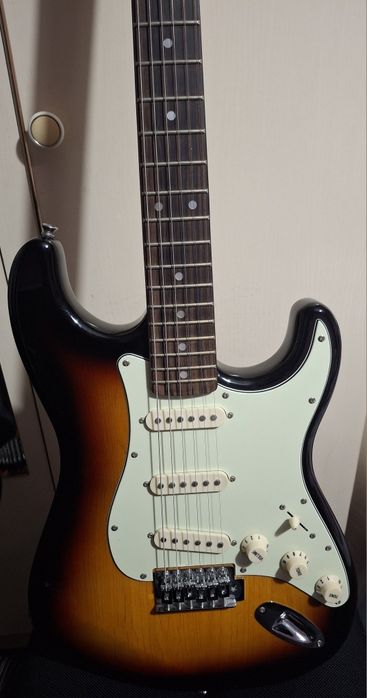 Guitarra Elétrica SX com amp Fender 10G