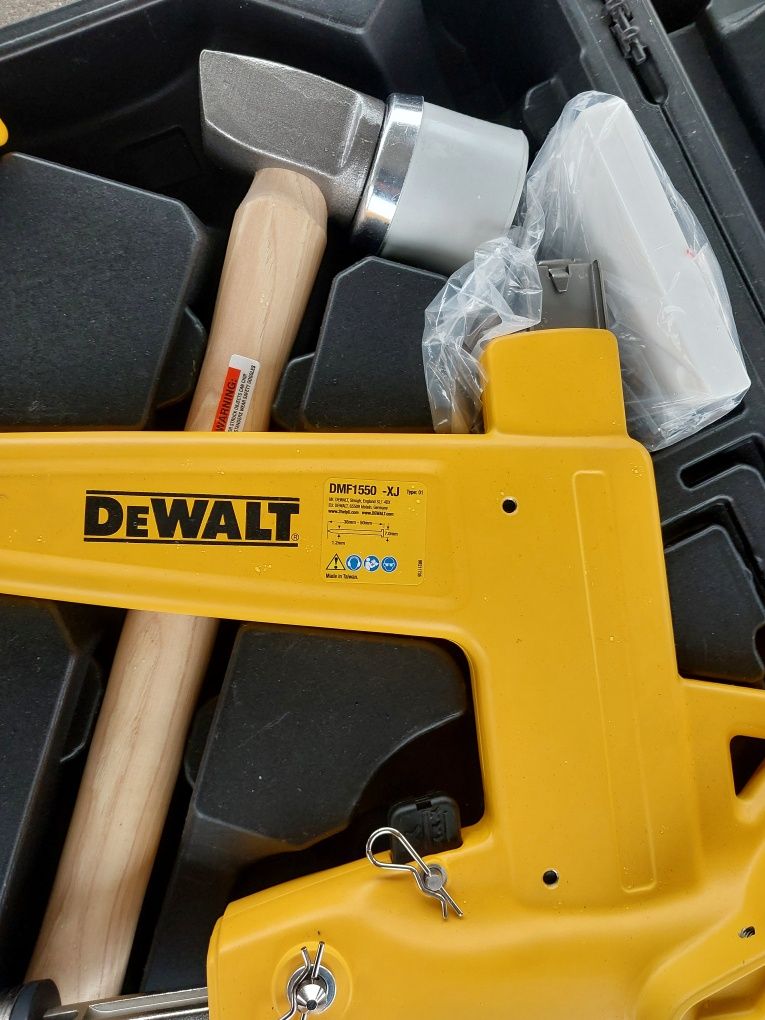Ręczna  gwozdziarka do podłóg dewalt