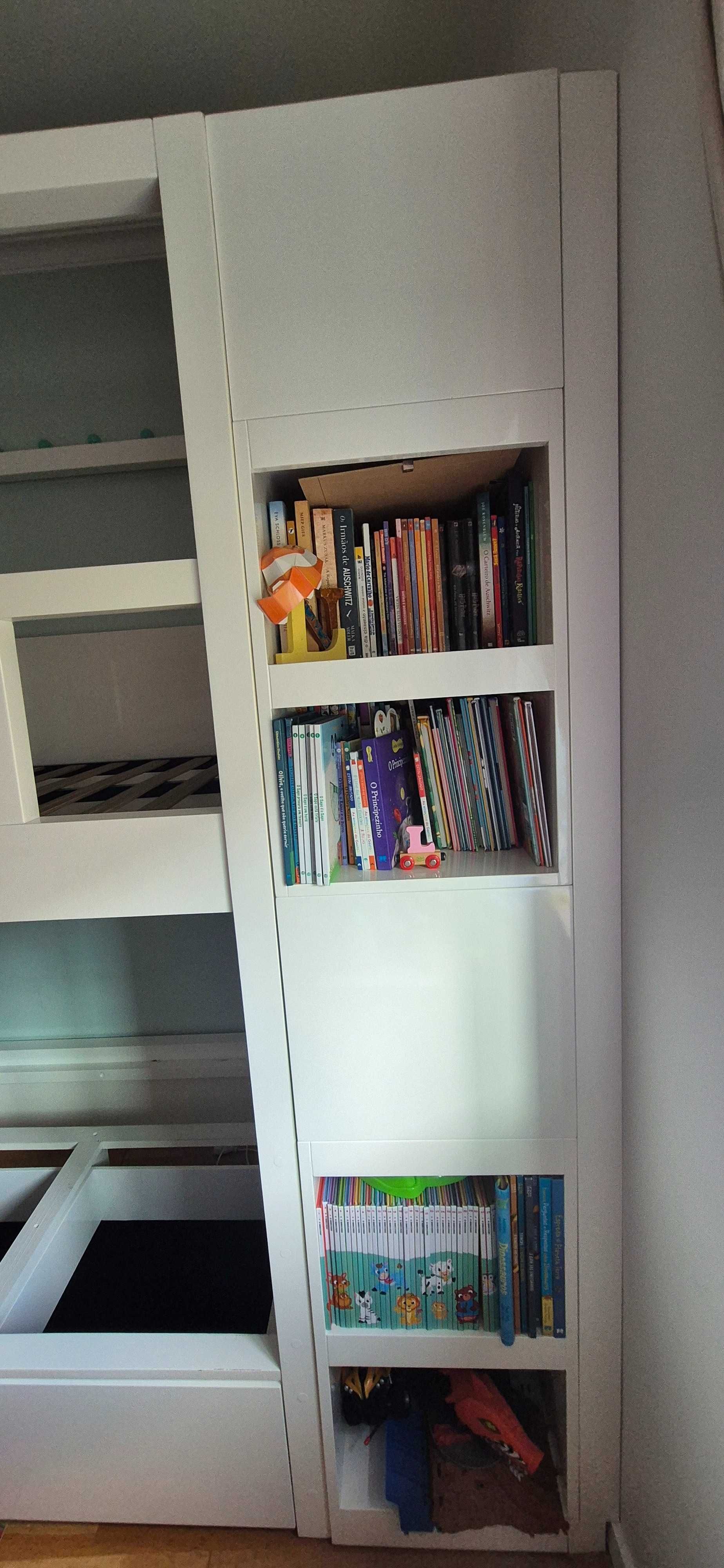 Beliche da Interdesign branco lacado com 3 gavetões de arrumação