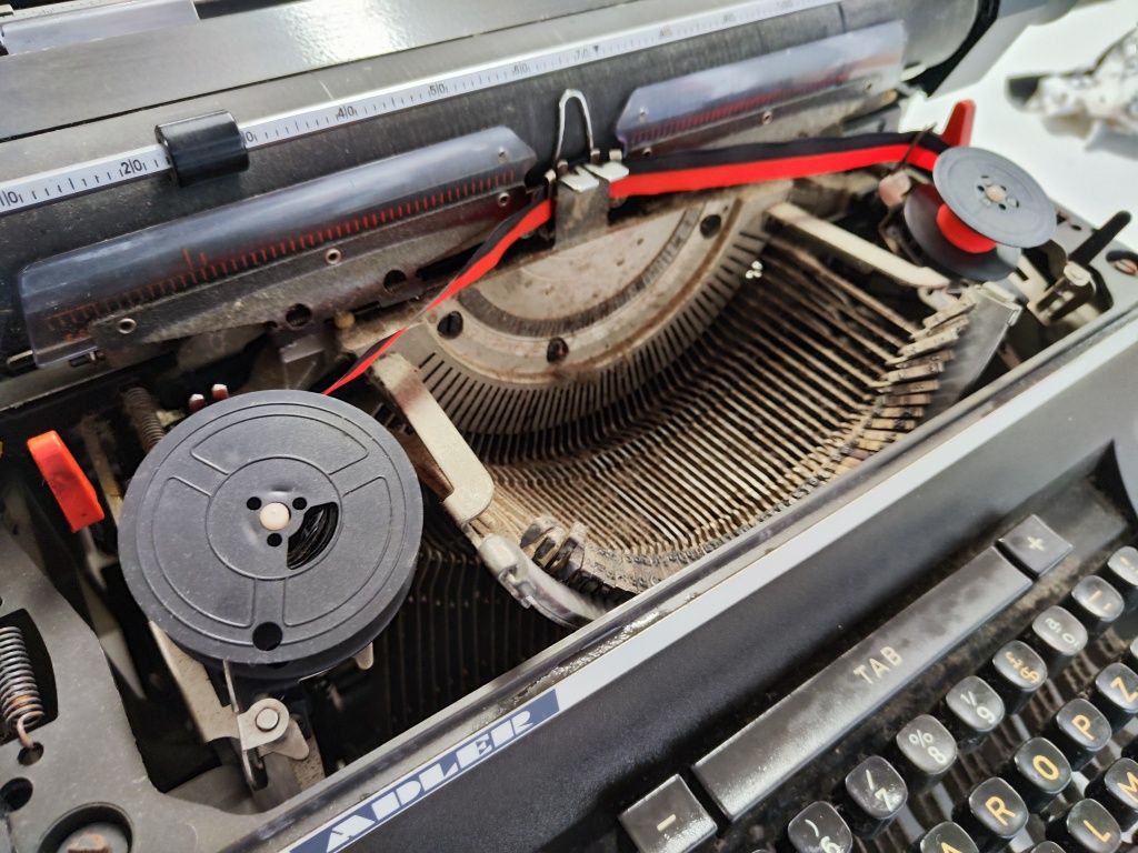 Máquina escrever Adler Universal 200