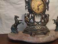 Relógio de mesa antigo de bronze