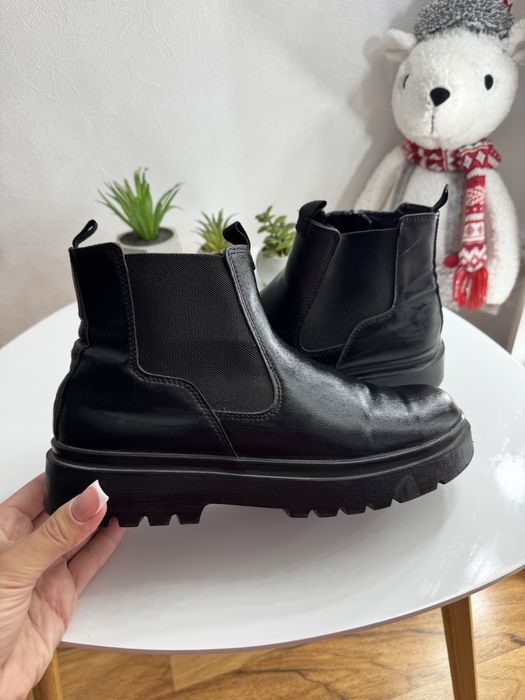 Шкіряні челсі від zara