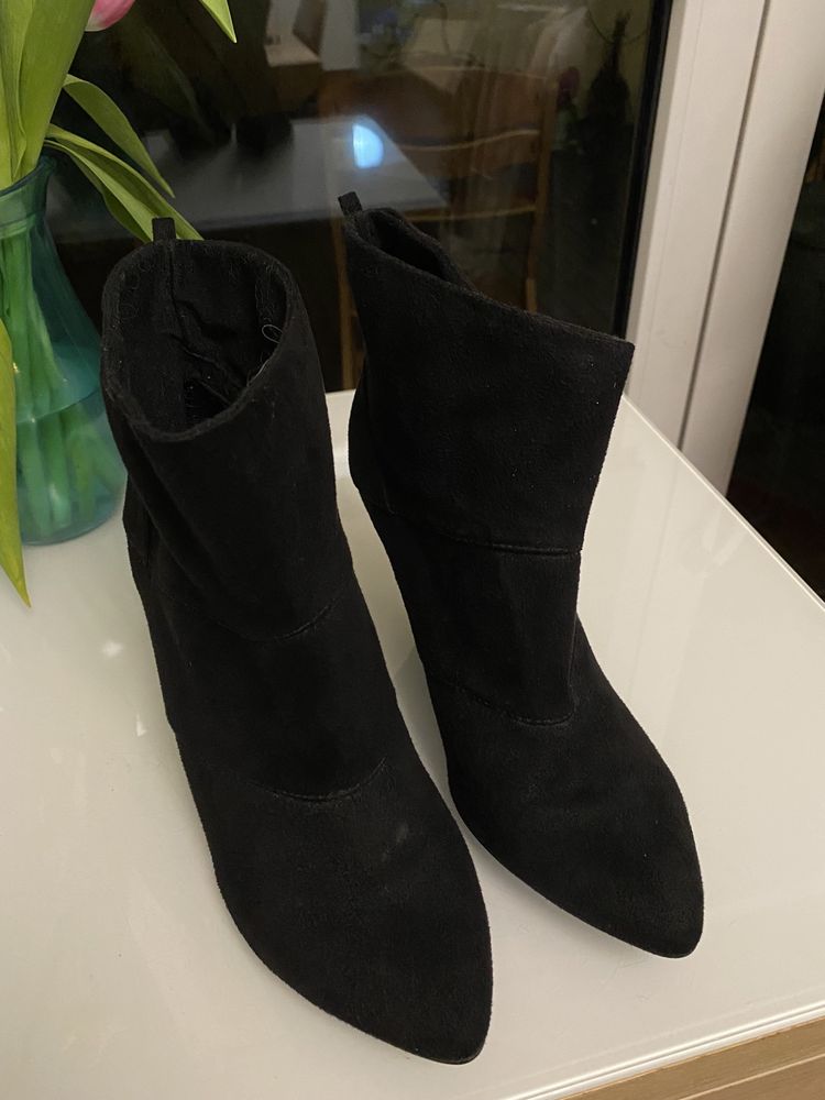 Botki trójkątny obcas r 40
