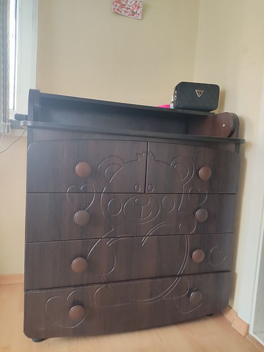 Меблі,комод дитячий зі столиком