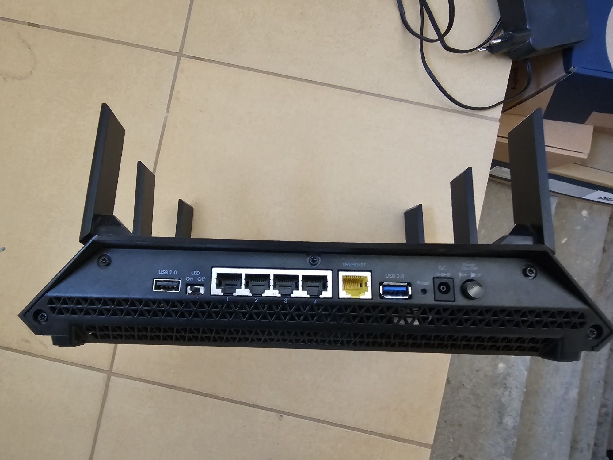 Netgear Nighthawk X6 R8000 (3200Mb/s a/b/g/n/ac, 2xUSB)