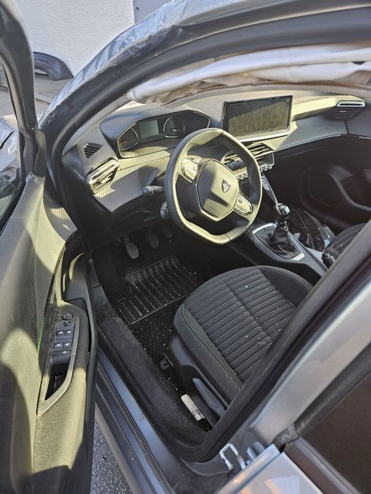 Peugeot 208 II Active PureTech 1.2 THP 130CV de 2023 para peças