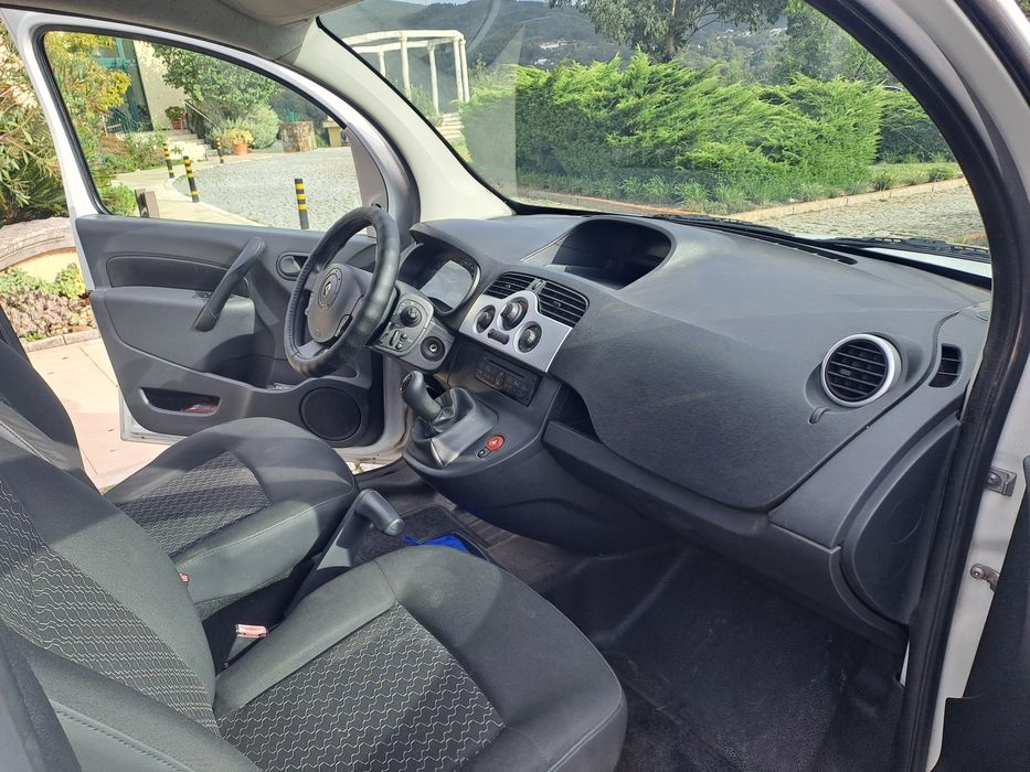 Kangoo (Bem estimada) - Revisão feita