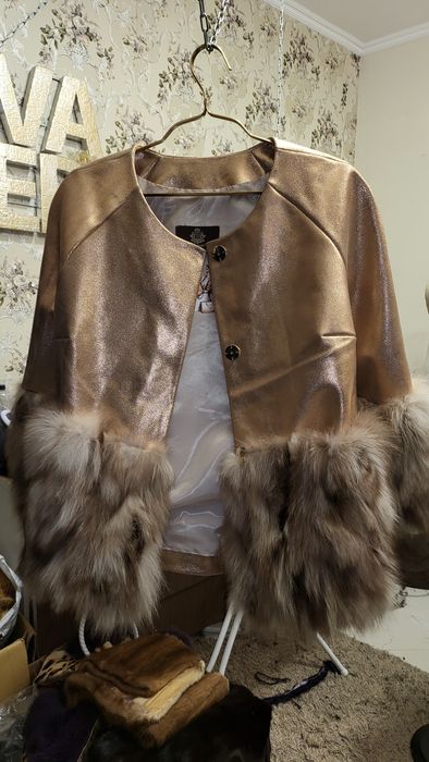 Casaco couro dourado e Raposa
