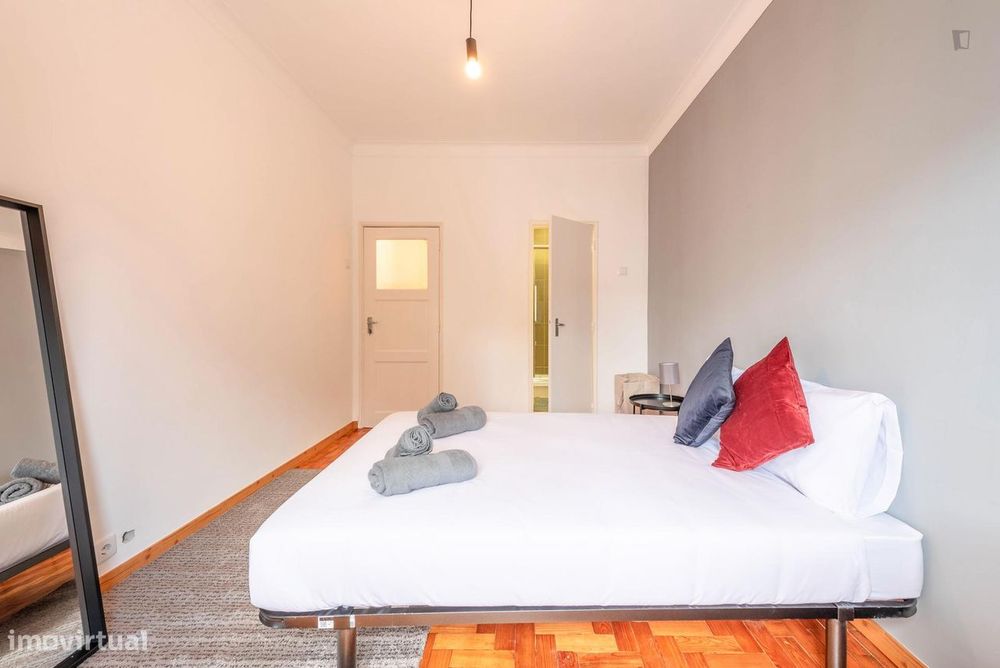 535316 - Quarto com cama de casal, com varanda...