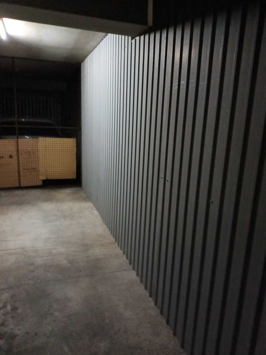 Aluga se garagem fechada