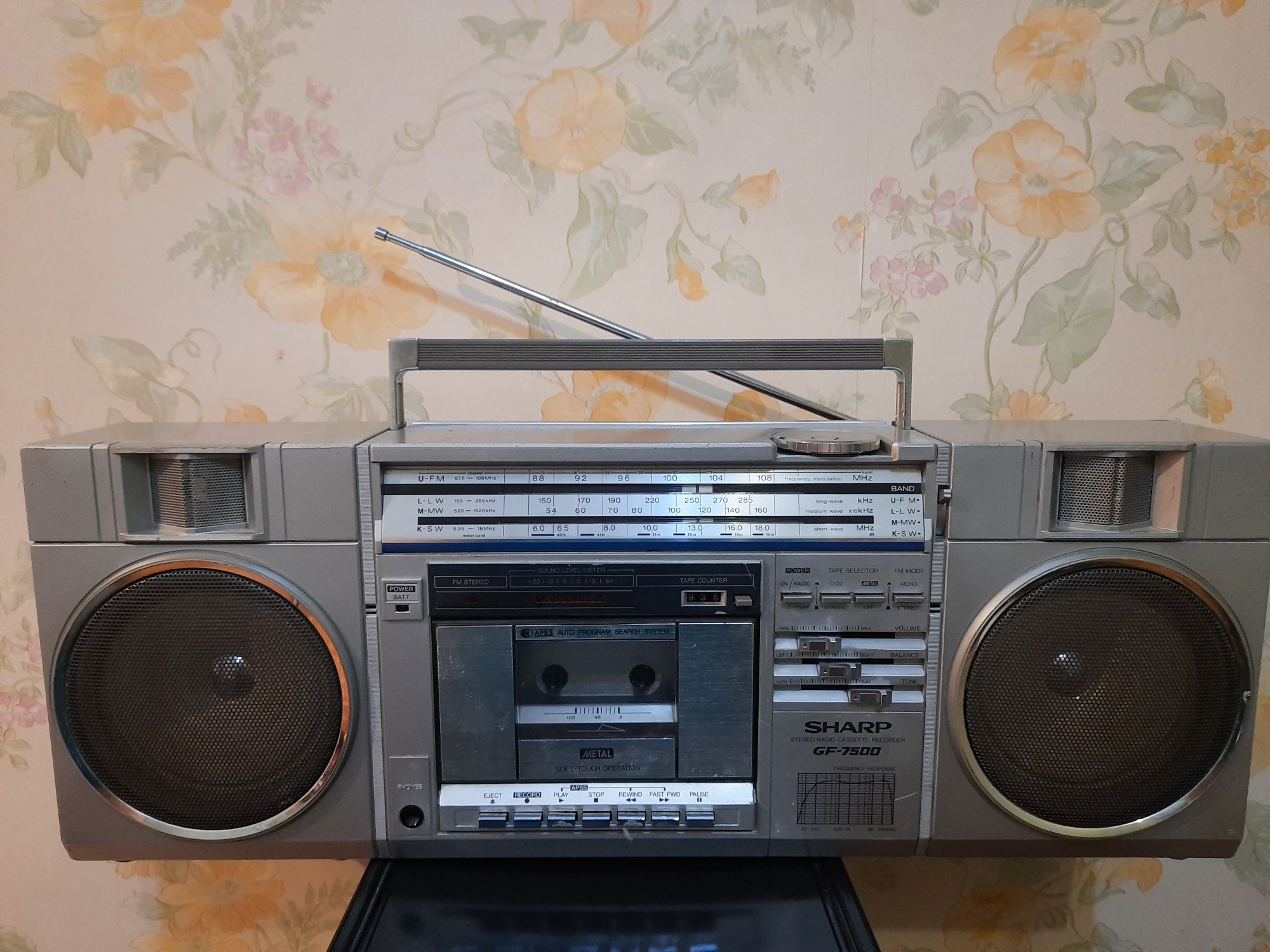 Продам магнитофон sharp gf7500