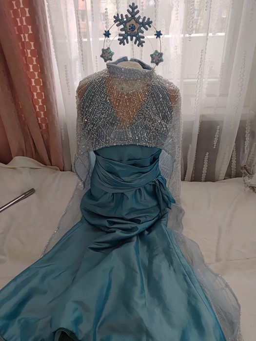 Piękny strój przebranie Pani Zima Królowa Śniegu 3 części roz 40