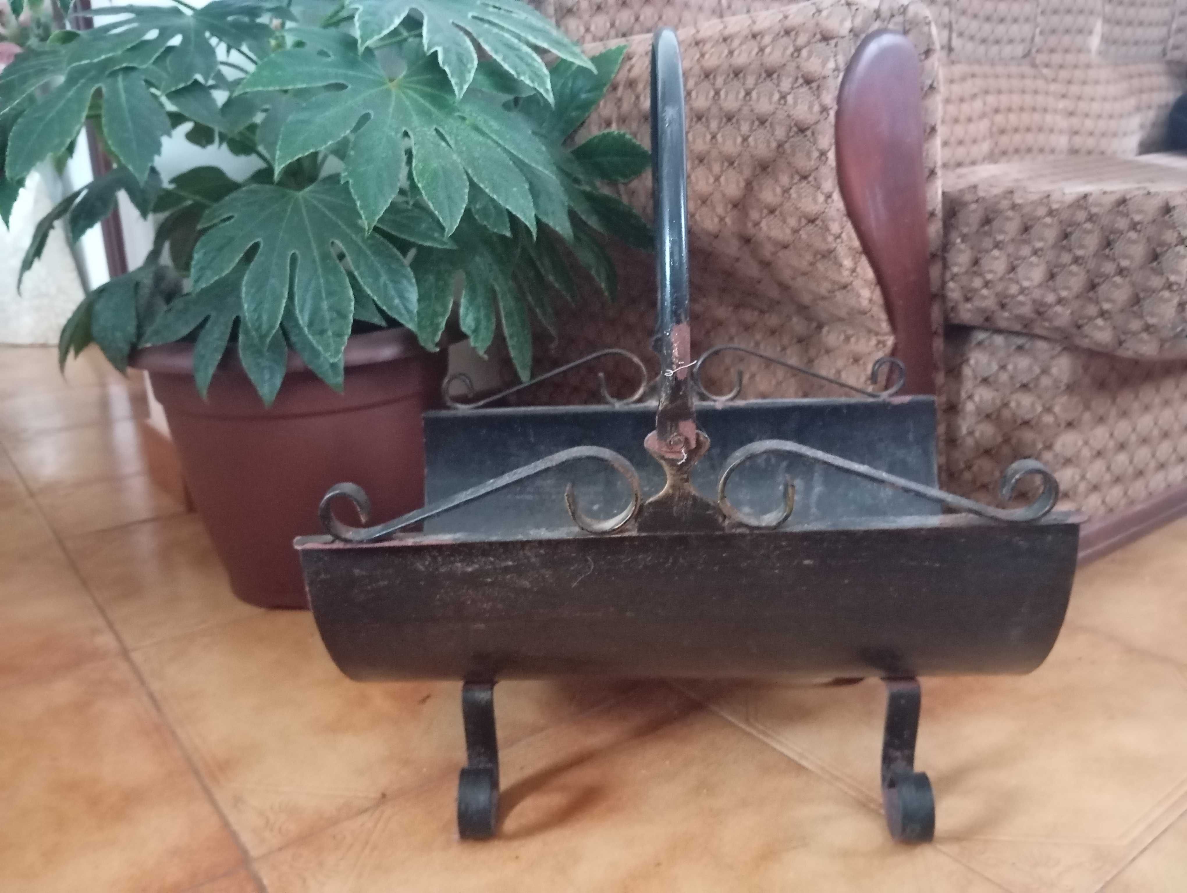 Cesto de ferro para lenha